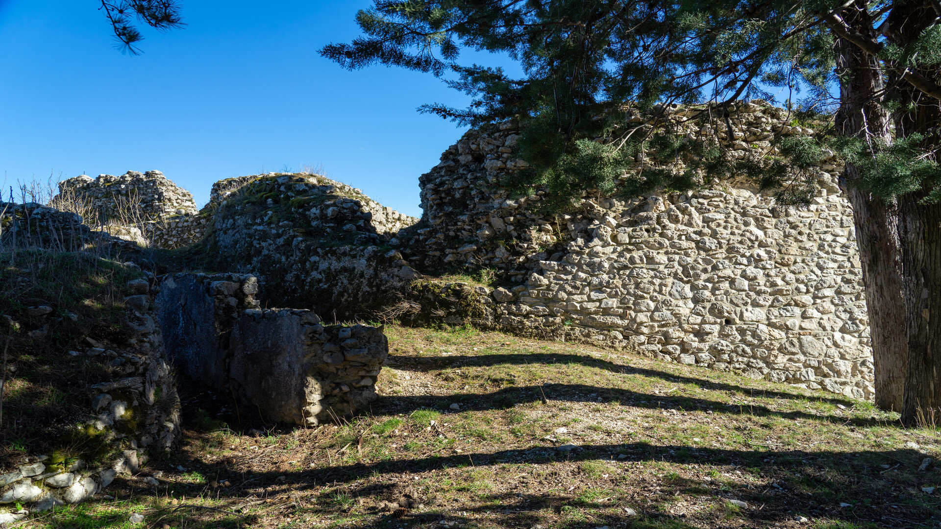 Ruderi Castello Pandone Civita Superiore di Bojano